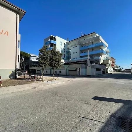 Daire Baja Moderno Trilocale Vicino Al Mare *